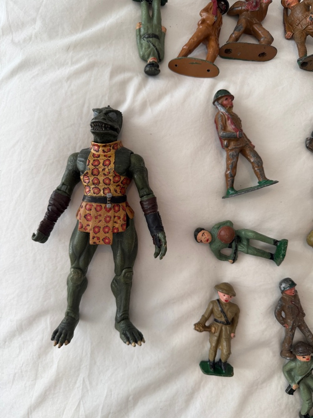 Vintage Metal Toy Soldier Lot with Ray Gun - Green and Brown - Picture 6 of 8